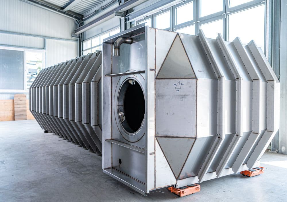 BOGE Referenzpojekt aus Edelstahl, welches in einer Halle steht