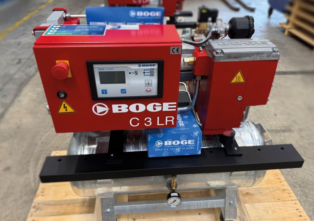 BOGE Schraubenkompressor der C-Baureihe in roter Sonderanfertigung