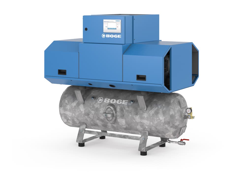 Ein BOGE Kolbenkompressor oelfrei von der K-Baureihe ist auf einem Behaelter montiert