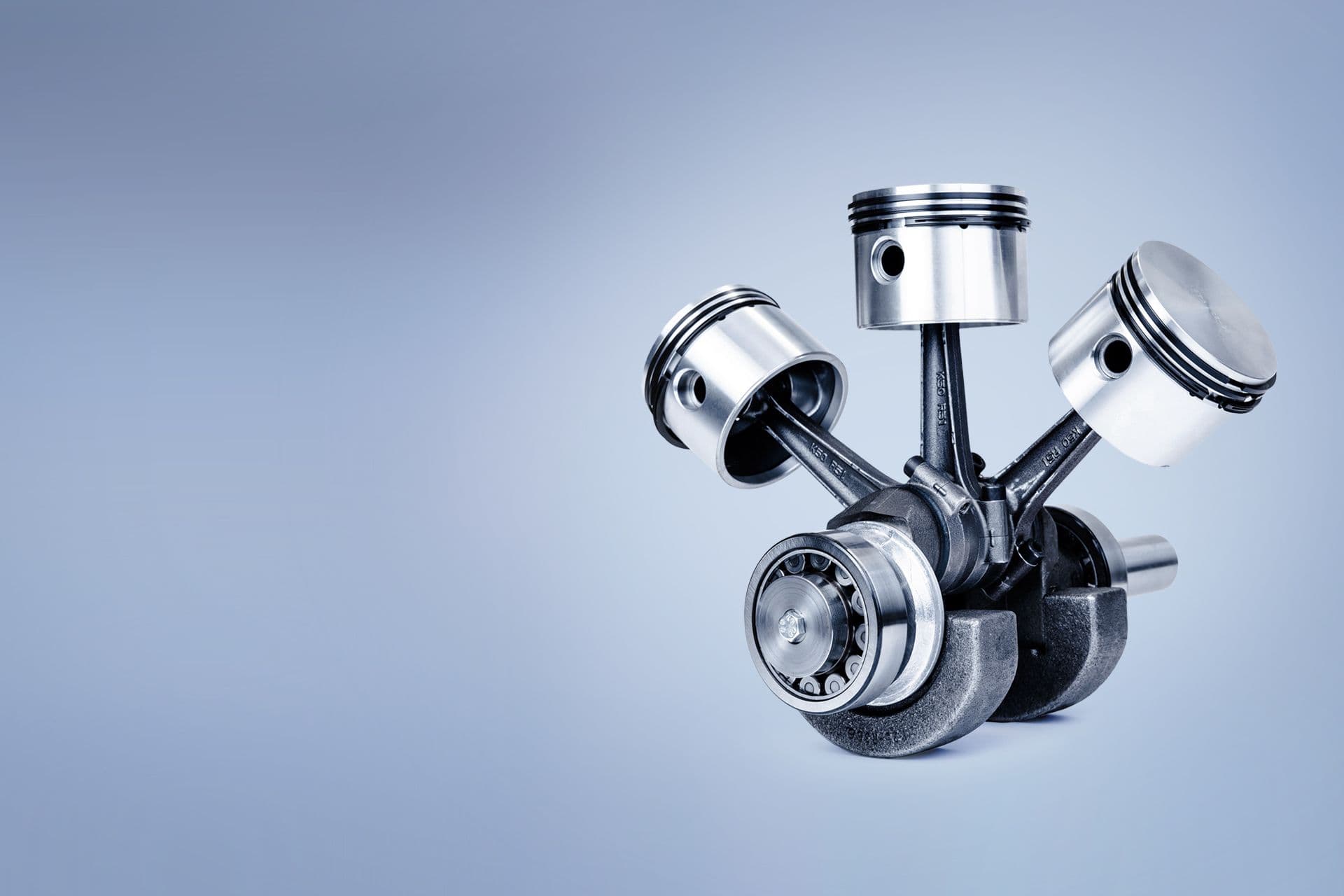 BOGE Kolbenkompressor Verdichter auf grauem Hintergrund