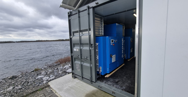 Water-link houdt spaarbekken blauwalgenvrij met olievrije perslucht container van BOGE